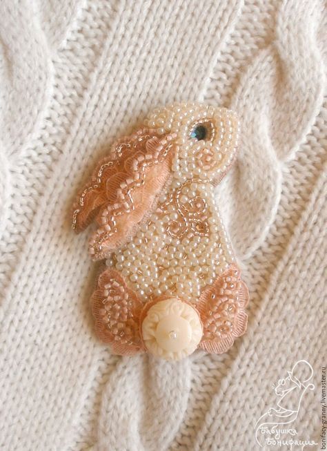 Beadwork Embroidery, Bead Embroidery Patterns, Bead Embroidery Jewelry, Beaded Crafts, 자수 디자인, Beaded Animals, Embroidery Jewelry, Beading Projects, Brooches Handmade