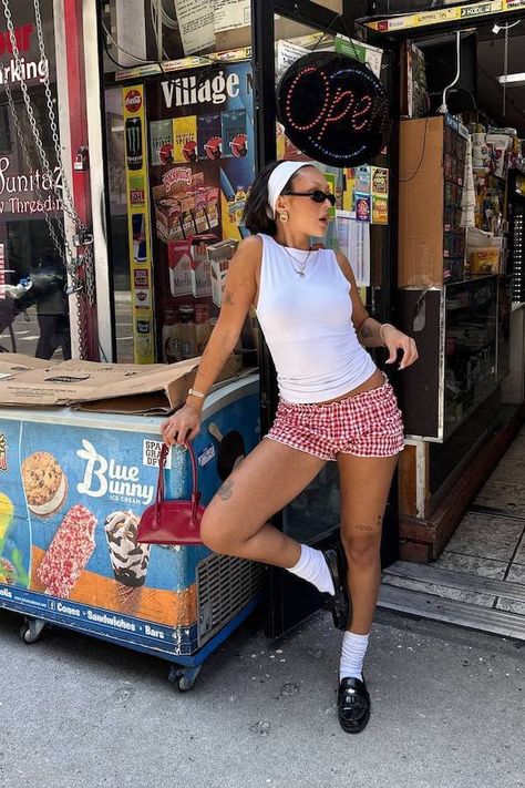 40+ Trendy Cute Bloomer Shorts Outfit Ideas to Nail the Hottest Trend Micro Shorts Outfit Women, Pajama Shorts Outfit, Bloomer Shorts Outfit, Darty Szn Outfits, Micro Shorts Outfit, Mini Shorts Outfit, Shorts Outfit Ideas, Maximalist Fashion, Bloomer Shorts