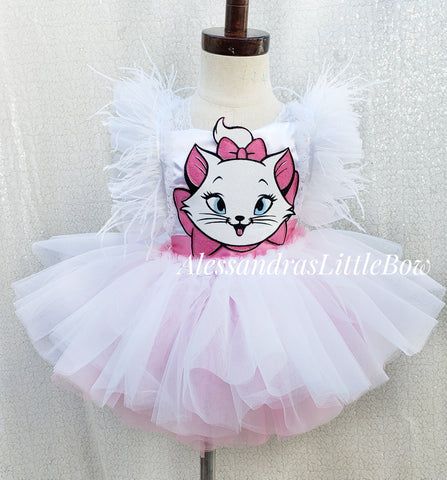 Sort Marie Aristocats Birthday Party, Marie Cat Birthday Party, Aristocats Birthday, Marie Disney, Toddler Halloween Outfits, Wave Hairstyles, Birthday 5, Female Cat, Lavender Butterfly