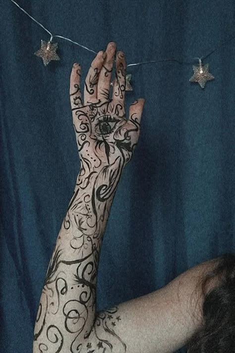 Feyre’s Arm Tattoo, Feyre Arm Tattoo Acotar, Illyrian Tattoos Acotar, Acotar Hand Tattoo, Feyres Tattoo Hand, Acotar Sleeve Tattoo, Feyre Tattoo Hand, Rhysand Tattoo Knee, Acotar Tattoos Feyre