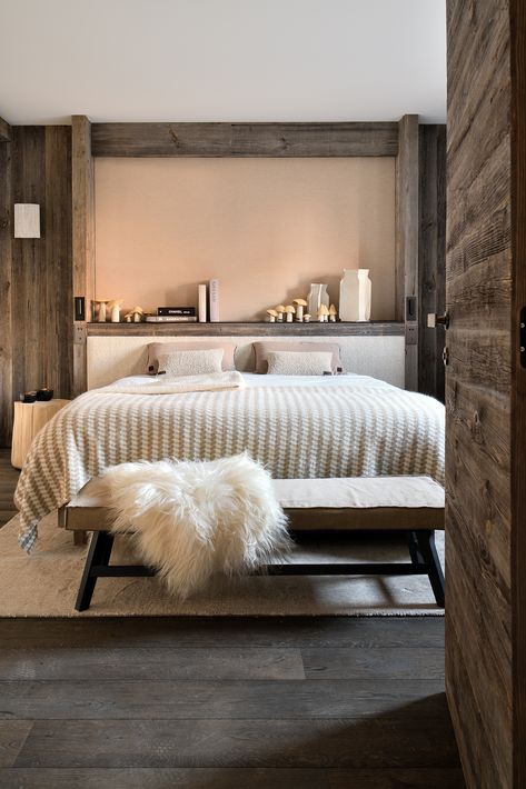 Chalet Style Bedroom, Ski House Bunk Room, Modern Chalet Interior, Ski Chalet Interior, Ski Houses, Chalet Bedroom, Mountain House Design, Mountain Bedroom, Chic Chalet