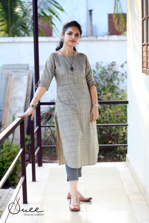 Handloom Check Boat Neck Kurti #suee #sewingtradition #handloom #kannurhandloom #acidfree #cotton #boatneck #trendy #colour guarantee #cashback #half sleeve #kerala #india #ethnic #daily wear #office wear #casual wear Indian Kurti Designs, Simple Kurti, Churidar Designs, Indian Kurti, Simple Kurta Designs, Designer Kurti Patterns, Gaun Fashion, Simple Kurti Designs, Salwar Designs