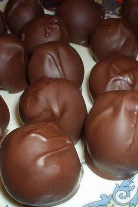 Creme Drop Fudge Drop Fudge Recipe, Clotted Cream Fudge Recipe, Cream Drops Candy Recipe, Peanut Sweets, Fantasy Fudge Jet Puffed, Maple Cream Chocolate Candy, Cream Filled Chocolate Candy Recipes, Clotted Cream Fudge, Creme Drop Fudge