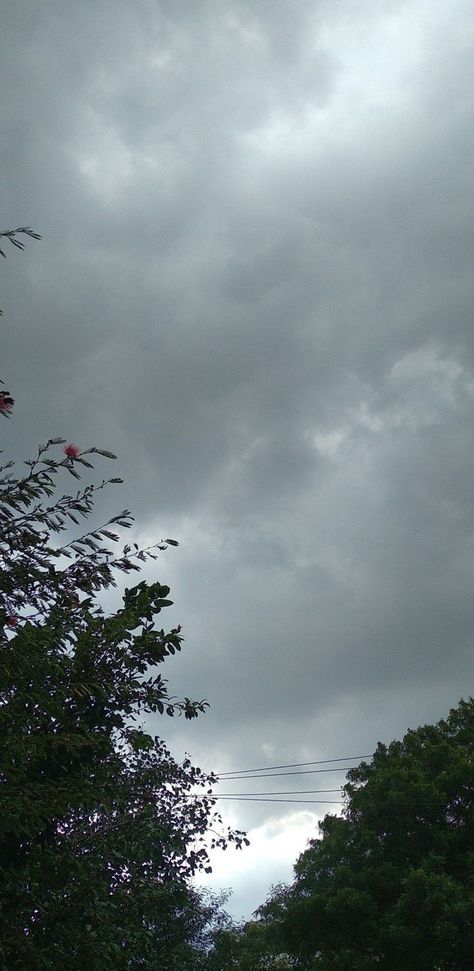 Cloudy Aesthetic Dark, Aesthetic Sky Pictures Dark, Raining Sky Aesthetic, Rain Pics Aesthetic, Rain Sky Pictures, Rainy Pics Aesthetic, Cloudy Sky Photography, Rainy Sky Pictures, Rainy Pictures Aesthetic