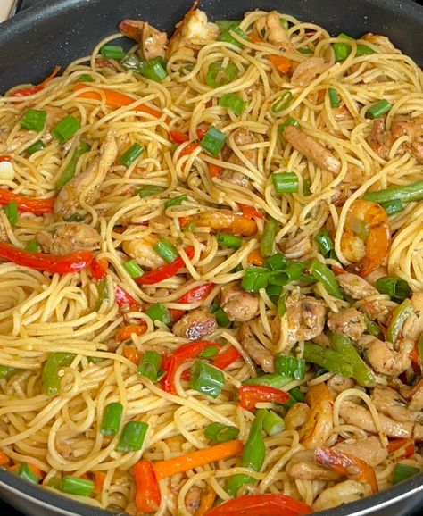 Stir Fry Spaghetti Recipe, How To Make Stir Fry Spaghetti, Spaghetti Stir Fry Recipe, Spaghetti Stir Fry, Chinese Spaghetti, Stir Fry Spaghetti, Chicken Breast Stir Fry, Food Varieties, Fried Spaghetti