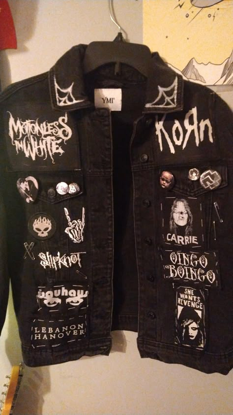 Painted Battle Jacket, Battle Vest Outfit, Patch Jacket Ideas Punk, Battle Jacket Ideas Metal, Battle Vest Ideas, Back Of Battle Jacket, Metalhead Jacket, Metal Head Jacket, Battle Jacket Ideas