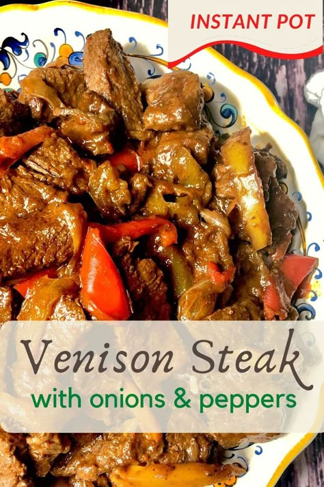 Peper Steak, Deer Steak Recipes, Venison Steak Recipes, Steak With Onions, Ground Venison Recipes, Backstrap Recipes, Deer Steak, Elk Recipes, Deer Recipes