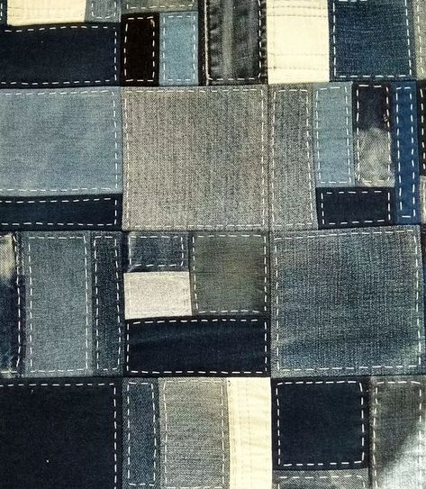 Denim Textile Art, Denim Scraps Ideas, Denim Quilt Ideas, Denim Textiles, Denim Weaving, Boro Quilt, Denim Patchwork Quilt, Denim Patchwork Bag, Japanese Boro Textiles