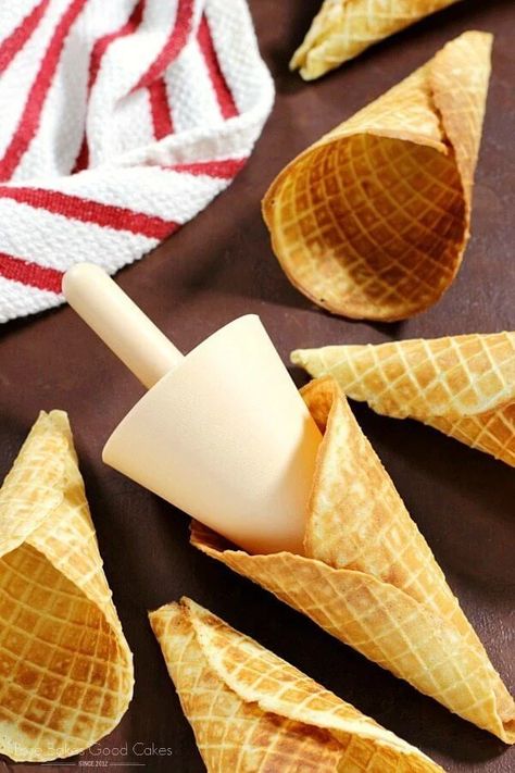 Waffle Cone Recipe Without Maker, Homemade Waffle Cones, Cone Recipes, Homemade Waffle, Waffle Cone Maker, Waffle Cone Recipe, Cone Dessert, Ice Cream Waffle Cone, Waffle Bowl