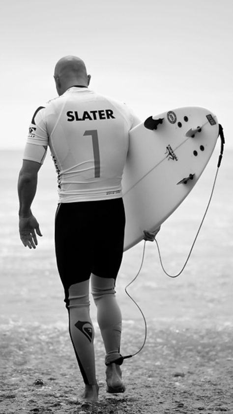 Kelly Slater...major hero to all 40+ year old surfers, but has crossed over several generations of watermen, younger and older. The Best! Surfing Tattoo, Kelly Slater Surfing, Surf Music, Mavericks Surfing, Surfer Boys, Pro Surfers, Kelly Slater, Surfing Pictures, Surfing Photos