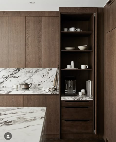 Kitchen With Dark Brown Cabinets, Contrasting Kitchen Island, Academia House, Wooden Kitchens, Dark Brown Cabinets, Building A Kitchen, Brown Cabinets, Brown Kitchens, Odaiba