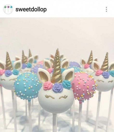 Unicorn cake pops #unicorncake Unicorn Birthday Party Cake, Unicorn Cake Pops, Pear And Almond Cake, Unicorn Desserts, Unicorn Birthday Party Decorations, Unicorn Themed Birthday Party, Unicorn Birthday Cake, Ideas For Parties, Unicorn Cupcakes