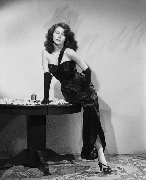 image Ava Gardner Photos, Robe Fuchsia, Photo Glamour, Hollywood Vintage, Julie Christie, Anita Ekberg, Vintage Hollywood Glamour, Hollywood Costume, Mia Farrow