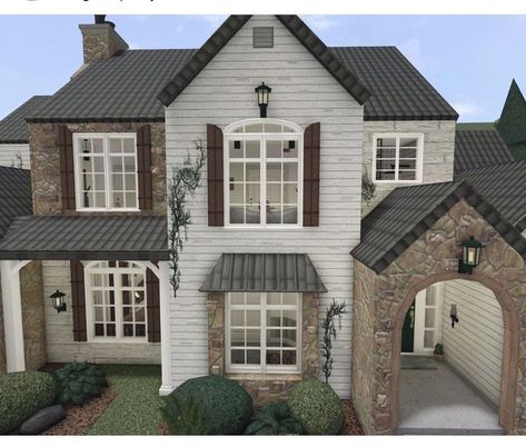 Bloxburg House Outside, Bloxburg Houses Exterior, Roblox Bloxburg House Ideas Exterior, Bloxburg House Inspo Exterior, Bloxburg Exterior Ideas, Bloxburg Small House, Bloxburg House Exterior, Blockburg House, Cottage Core Bloxburg House