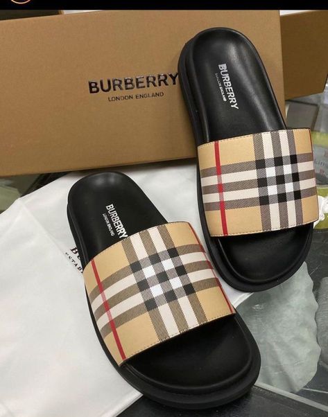 Burberry Slides, Baddie Ideas, Gucci Cap, Box Cadeau, Luxury Hats, Cute Nike Outfits, Shoe Wishlist, Cute Nike, Sneaker Slippers