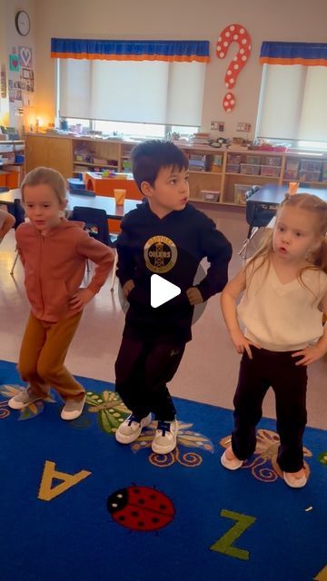 137K views · 3.4K likes | Patty 💜 Kindergarten Teacher on Instagram: "👂👂 SOUND BLENDING  is one of  the most important skills beginning readers work on.  📚 It is key to being able to figure out or DECODE words that are UNFAMILIAR.   💫 Practicing SOUND BLENDING orally builds confidence.   It helps the  UNFAMILIAR sound FAMILIAR !!!! 💛   🩶🩶 If you would like FIVE  thoughts for managing the delivery of word and sound games comment FIVE THOUGHTS. 🩶😃🩶  #learningtoread #icanread #readingisfundamental #readingislife #kindergartenteachers #lettersandsounds #speechpathology #dyslexiaawareness" Blend Games Kindergarten, Interactive Phonics Activities, Letter Sound Activities Kindergarten, Blending Activities For Kindergarten, Letter Sounds Activities Kindergarten, Blending Sounds Activities, Sound Blending, Letter Sound Games, Decoding Activities