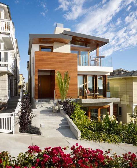 Small lot transformed into stunning Malibu beach house Beach House Decor Coastal Style, Beach House Room, Beach Home Interiors, Small Beach Houses, California Beach House, Tropical Beach Houses, Malibu Beach House, Tropical House Design, Beach House Exterior