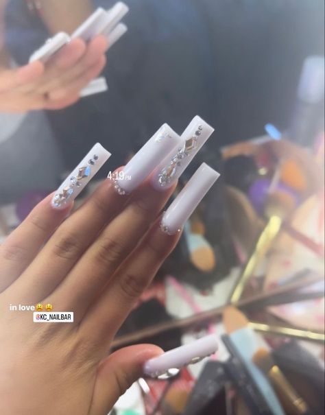 Long Tapered Square Nails White, White Acrylic Nails Diamonds, Simple Long Nails With Gems, All White Long Acrylic Nails, White Nails With Designs With Diamonds, Bling White Acrylic Nails, Long Plain Acrylic Nails With Diamonds, V Tip Nails With Rhinestones, Valentines Day Nails Rinstone