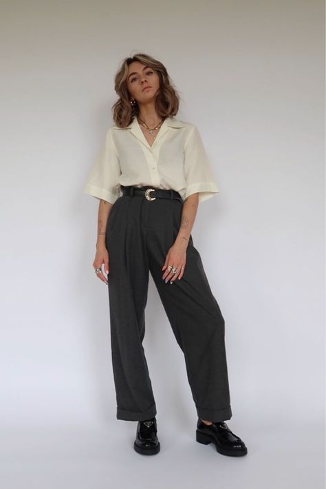 Masculine Women Business Casual, 80s Business Woman Aesthetic, Architect Work Outfit, Dark Linen Pants Outfit, Business Casual With Doc Martens, Alt Business Casual Outfits, Science Museum Outfit, First Job Outfits, Cool Business Casual Outfits