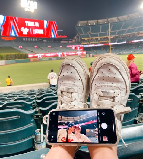 cute couple angels baseball game phone selfie Baseball Game Pictures Instagram Couple, Baseball Game Aesthetic Couple, Football Stadium Couple Pictures, Aesthetic Baseball Game Outfit, Cute Baseball Game Pictures, Couples Baseball Game Pictures, Baseball Game Aesthetic Pictures, Aesthetic Baseball Pictures, Baseball Couples Pictures