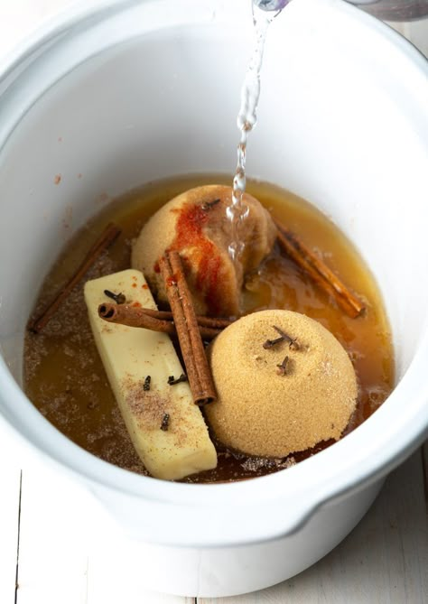 Hot Buttered Rum In Crockpot, Crockpot Hot Buttered Rum Recipe, Easy Hot Buttered Rum Recipe, Crockpot Hot Toddy Recipe, Hot Toddy Crockpot Recipe, Crockpot Christmas Drinks, Hot Buttered Rum Recipe Crock Pot, Hot Butter Rum, Hot Christmas Drinks