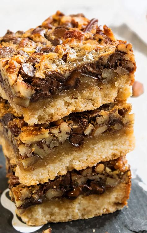 Chocolate Pecan Pie Bars {NO Corn Syrup!} - CakeWhiz Pecan Pie Recipe No Corn Syrup, Shortbread Crust Recipe, Bars With Shortbread Crust, Chocolate Chip Pecan Pie, Chocolate Pecan Pie Recipe, Chocolate Pecan Pie Bars, Pecan Pie Bars Easy, Pecan Pie Bars Recipe, Pie Bars Recipe