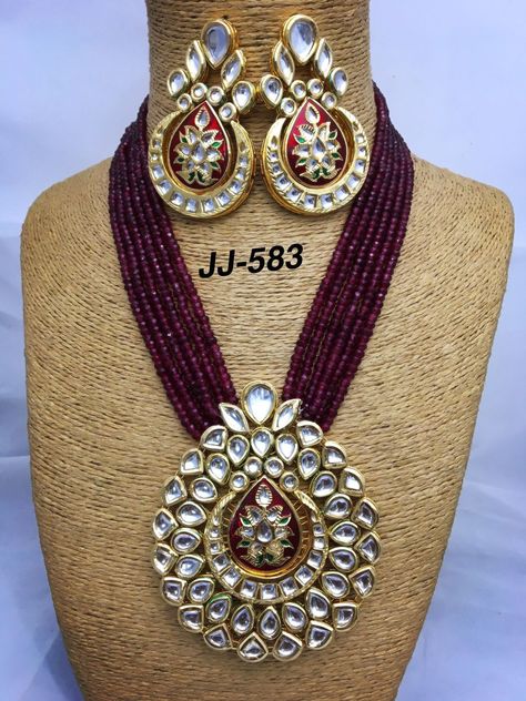 #kundan set Kundan Pendant Set, Kundan Mala, Gold Pearl Jewelry, Choker Designs, Fashion Jewellery Online, Antique Jewellery Designs, Bridal Jewellery Design, Gold Bridal Jewellery Sets, Beaded Necklace Designs