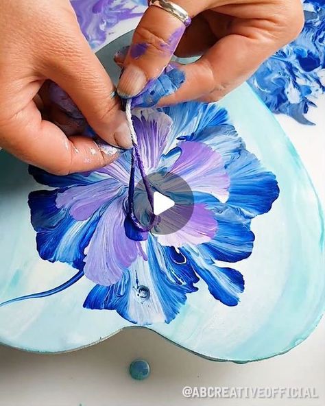 Paint A Flower, Pour Painting Techniques, Painting Flowers Tutorial, Acrylic Pouring Techniques, Alcohol Ink Crafts, Flow Painting, Acrylic Painting Flowers, Acrylic Pouring Art, Fluid Acrylic Painting