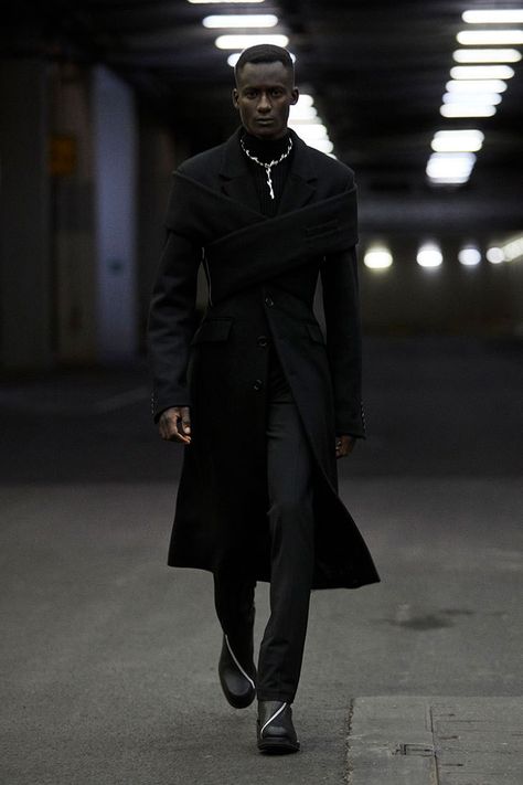 Black Dress Coat, Vogue Russia, Character Outfits, Grunge Outfits, Black Coat, Look Fashion, Paris Fashion, Aesthetic Clothes, Runway Fashion