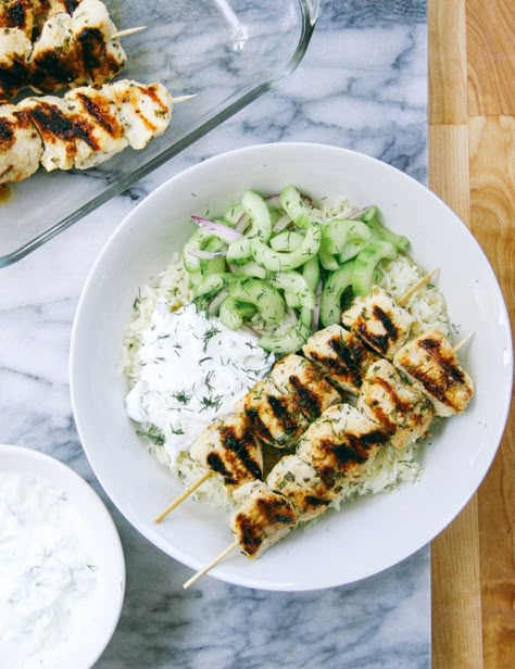 Chicken Greek, Chicken Kebab, Dinners To Make, Easy Summer Meals, Summer Recipes Dinner, Chicken Kebabs, Summer Eating, God Mat, Summer Dinner