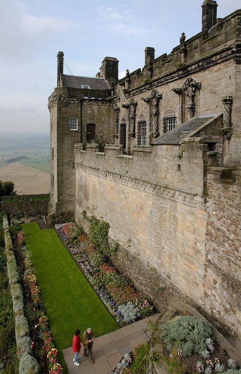 Stirling Castle | Flickr - Photo Sharing! Stirling Castle Scotland, Vila Medieval, Stirling Scotland, Stirling Castle, Chateau Medieval, Old Castle, Famous Castles, Castle Scotland, Castles In Scotland