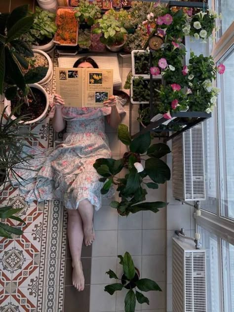 Poses With Plants At Home, Photoshoot Ideas With Plants, Plant Shop Photoshoot, Gardening Aesthetic Girl, Plant Photoshoot, Simple Cocktail Dress, Gardening Photography, Book Coffee, Cottagecore Home