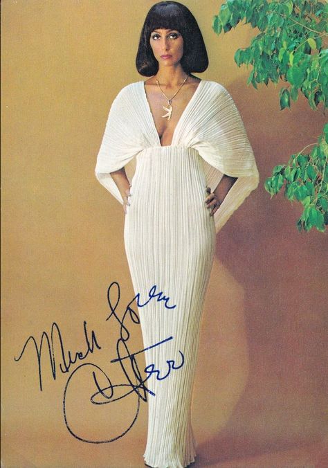 Cher - Cher show photo shoot 1975/76 gown by Bob Mackie Cher White Dress, Moda Disco, Cher 70s, Cher Fashion, Cher Looks, Cher Outfits, Cher Photos, 70s Inspired Fashion, Dress 70s