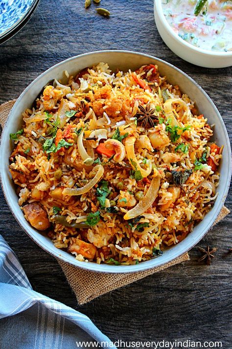 Slow Cooker Biryani, Biryani Vegetable, Vegetable Biryani Recipe, Vegetable Masala, Curry Fried Rice, Vegetable Biryani, Poached Chicken Breast, Chicken Breast In Air Fryer, Rice Meals