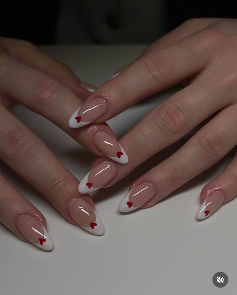 French Tip Nail Designs, Nagel Tips, French Nail Designs, Almond Nails Designs, Red Nail, Xmas Nails, Heart Nails, French Tip Nails, Valentine's Day Nails