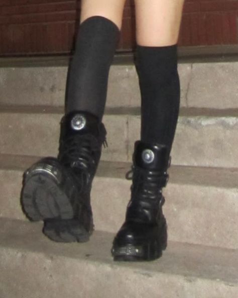 All you see is big black boots, step in, use my steel toe as a weapon! Steel Toed Boots Women, Black Ankle Boots Aesthetic, Steel Toe Boots Women Outfit, Steel Toed Boots, Steel Toe Boots Women, Black Army Boots, Aesthetic Boots, Army Boots, Steel Toe Boots