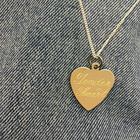 Aesthetic Gold Jewelry, Engraved Heart Necklace, Aesthetic Gold, Necklace Cross, Dope Jewelry, Jewelry Lookbook, Jolie Photo, Kate Moss, Dream Jewelry