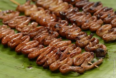 Isaw Manok (Chicken Intestines) Isaw Bbq, Charcoal Grilled Chicken, Filipino Food, Filipino Recipes, Food And Beverage, Grilled Chicken, Get In Shape, Meat Recipes, The Philippines