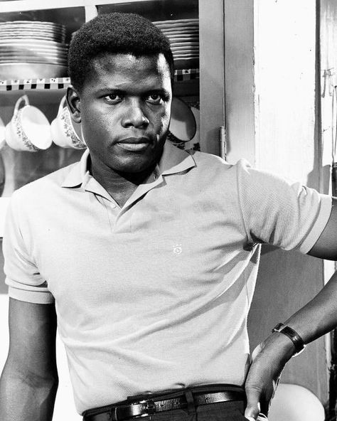 Sidney Poitier, 1960. - 9GAG Sydney Poitier, To Sir With Love, Sidney Poitier, Don Pedro, Black Actors, Black Hollywood, Black Person, Actrices Hollywood, We Are The World