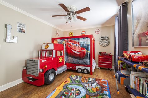 Disney CARS Mack Truck Toddler Bed. Disney Cars Room, Disney Cars Bedroom, برق بنزين, Cars Bedroom Decor, Bunk Beds For Boys Room, Boy Bedroom Ideas, Car Themed Bedrooms, Toddler Boy Room Decor, Cool Kids Bedrooms