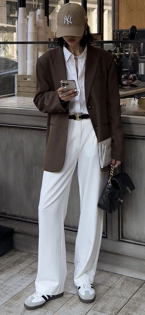 Looks Adidas, Old Money Fashion, Female Office, Samba Outfit, Business Professional Outfits, Money Fashion, Corporate Outfits, Neue Outfits, Blazer Outfits