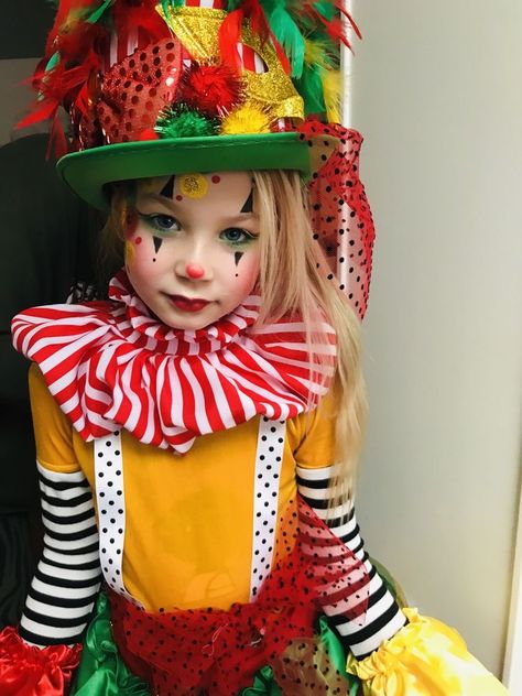 Cute Clown Makeup For Kids, Diy Clown Costume Kids, Clown Makeup For Kids, Circus Costume Diy, Clown Costume Diy, Cute Clown Costume, Diy Girls Costumes, Scary Clown Costume, Clown Costume Women