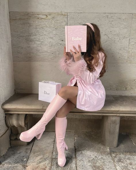 Blair Waldorf Pink Aesthetic, Classic Barbie Aesthetic, Girl Boss Aesthetic Pink, Blair Waldorf Pink, Classy Pink Aesthetic, Pink Rich Girl Aesthetic, Rich Girl Aesthetic Pink, Pink Girly Things Princesses, Barbie Girl Aesthetic