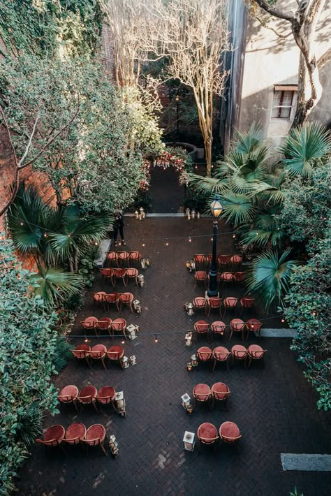 Ashlynn and Matt chose one of the best New Orleans wedding venues, The Pharmacy Museum, for their gorgeous and lush wedding ceremony. This intimate French Quarter wedding venue was the perfect spot for their fairytale wedding. I offer creative and unique wedding photography in New Orleans and worldwide. New Orleans wedding, French Quarter wedding Museum Themed Wedding, Il Mercato New Orleans Wedding, Sea Foam Green Wedding, New Orleans Wedding Theme, Apothecary Wedding, Pharmacy Museum Wedding, Museum Wedding Ceremony, City Wedding Reception, New Orleans Wedding Venues