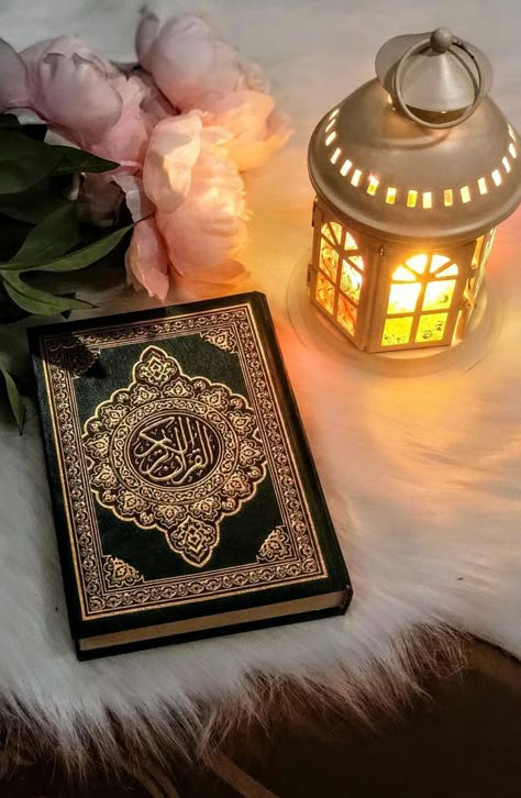 Foto Al Quran, Background Al Qur'an, Al Qur'an Photography, Qur'an Photography, Islamic Images, Islamic Architecture, Ramadan Kareem, Mecca, Islamic Art