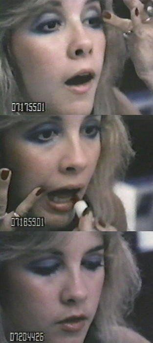 Stevie Nicks doing her makeup on the Rumours Japan Tour. Stevie Nicks Doing Her Makeup, Stevie Nicks Rumors Costume, Stevie Nicks Makeup, Stevie Nicks Hair, 70s Makeup, Stevie Nicks Style, Rock Queen, Buckingham Nicks, Stephanie Lynn