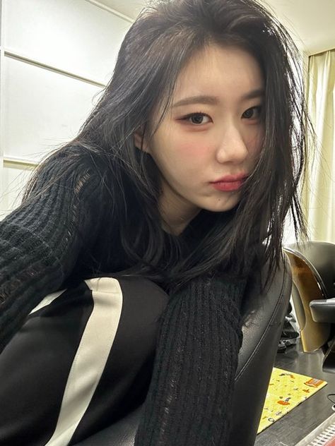 read 📌 on X: "[10:14PM KST] 🦊💭 https://t.co/ETyDBWVHMQ" / X Chae Itzy, Chaeryoung Itzy, Kpop Pp, You're So Pretty, Itzy Chaeryeong, Chaeryeong Itzy, Lee Chaeryeong, My Beautiful Daughter, Imaginary Friend