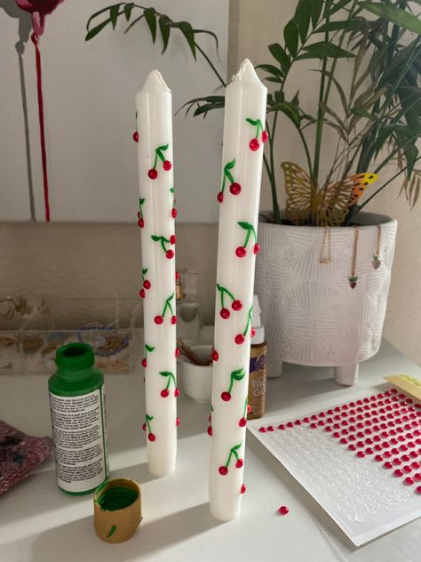 Draw A Candle, Diy Candle Art, Aesthetic Art Anime, Candle Painting, Handmade Candles Diy, Arte Aesthetic, Candle Crafts Diy, Hand Painted Candles, Cute Candles