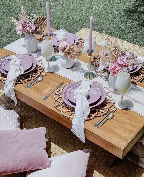 Lilac Picnic Aesthetic, Pink And Purple Picnic, Lavender Picnic Aesthetic, Purple Picnic Aesthetic, Lavender Picnic, Picnic Business Ideas, Purple Picnic, Rapunzel Wedding Theme, Picnic Dinner Party