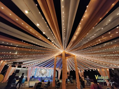 Sangeet Tent Decor, Wedding Garba Decorations, Sangeet Lawn Decor, Garba Night Decoration Ideas, Marriage Tent Decoration, Garba Pandal Decoration, Wedding Garba Night Decor, Navratri Stage Decoration Ideas, Night Mehendi Decor